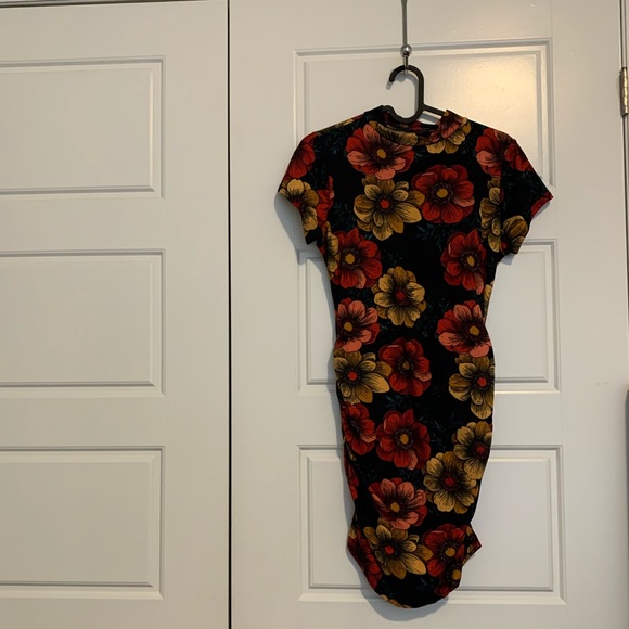 Streetwear Side rushing Floral Dress - Picture 1 of 4